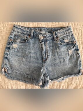 American Eagle Light Blue Distressed Denim Stretch Mom Short